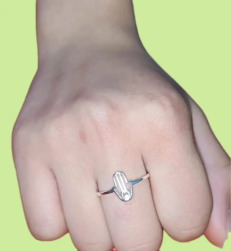Collares de plata con dijes variados - 6