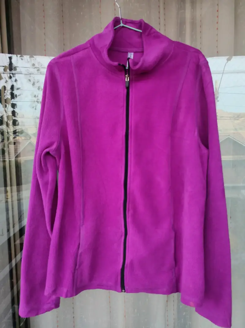 Chaqueta polar morada para mujer