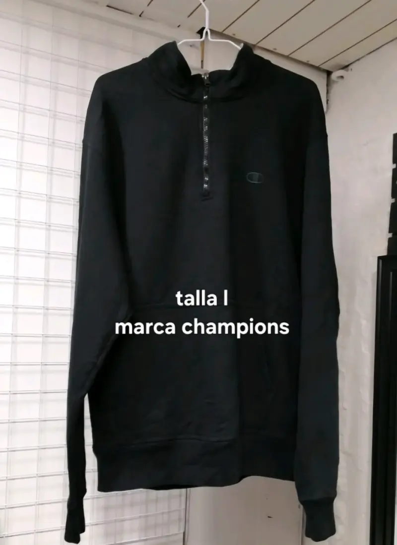 Polerón negro Champion con cierre talla L