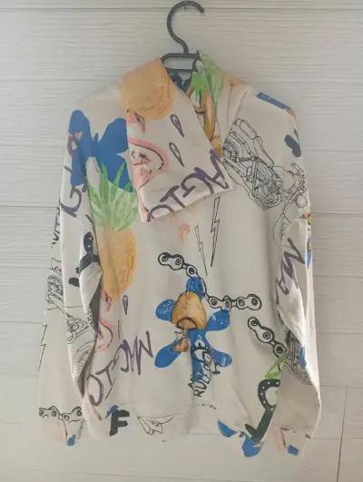 Polerón estampado con diseño gráfico - miniatura 2