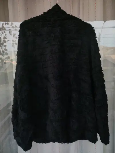 Poleron de felpa negra abrigada para invierno - miniatura 3