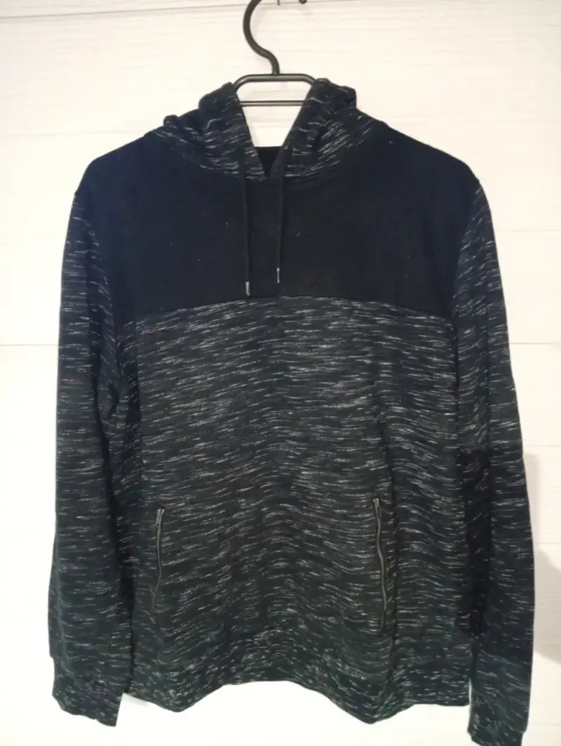 Polerón con capucha negro y gris para hombre