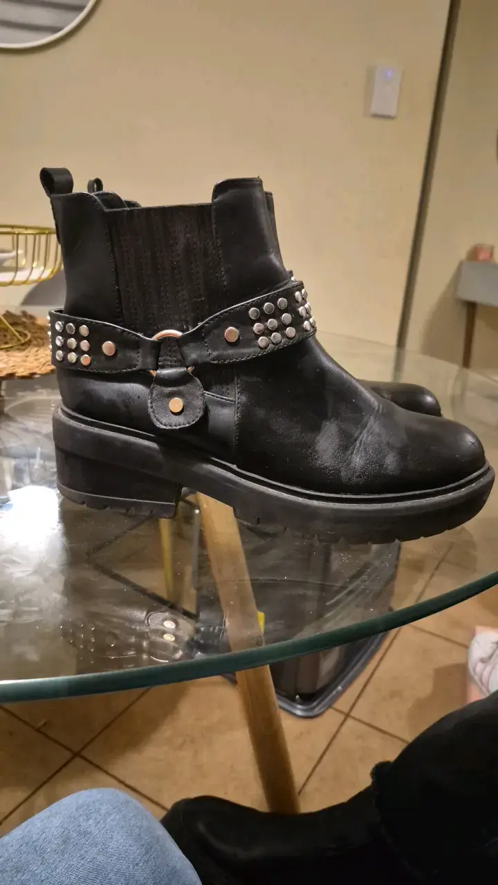 Botines negros con tachas - 2