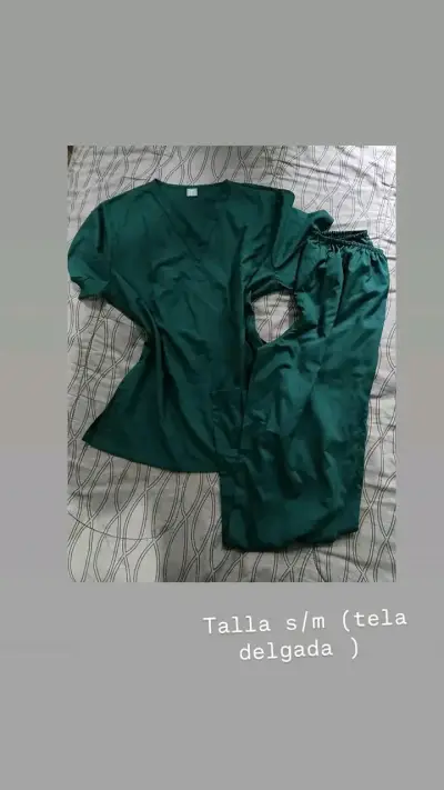Uniformes clínicos - miniatura 1