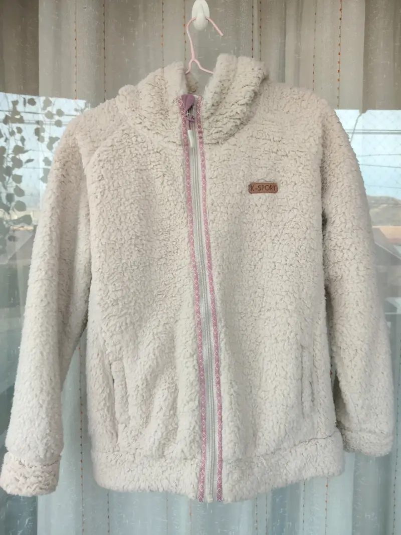 Chaqueta de lana polar beige para mujer