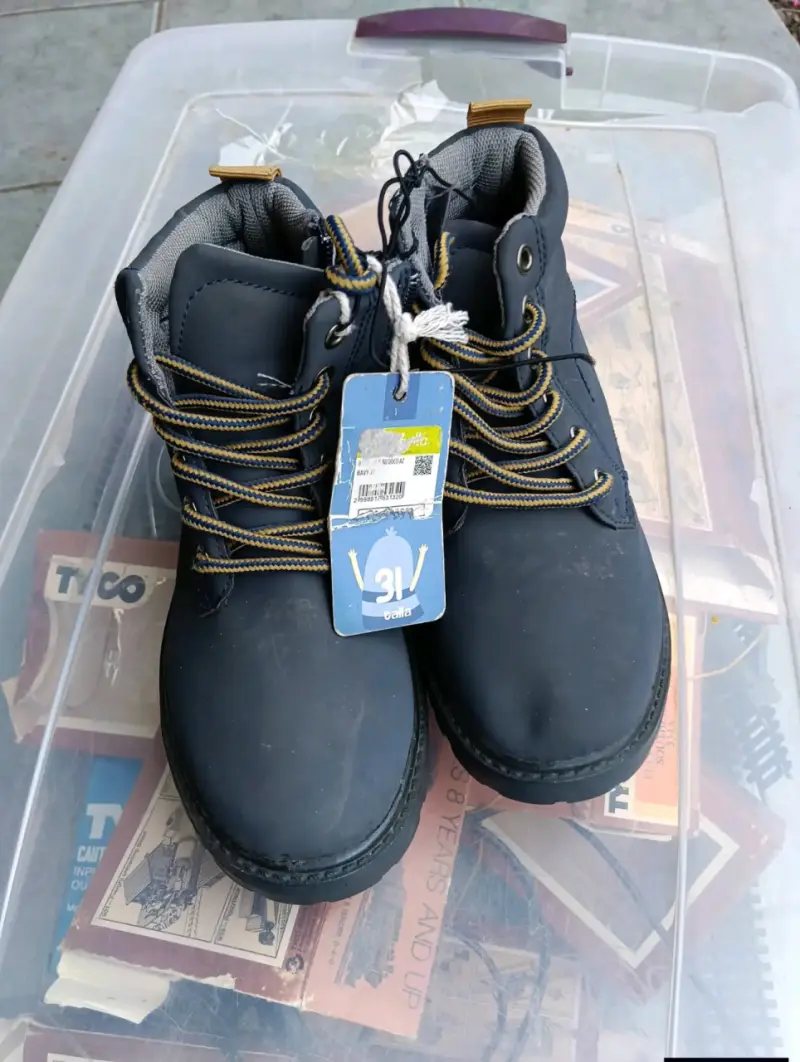 Botas de niño azul marino talla 31