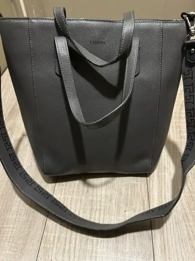 Tote de cuero gris con correa ajustable - miniatura 1