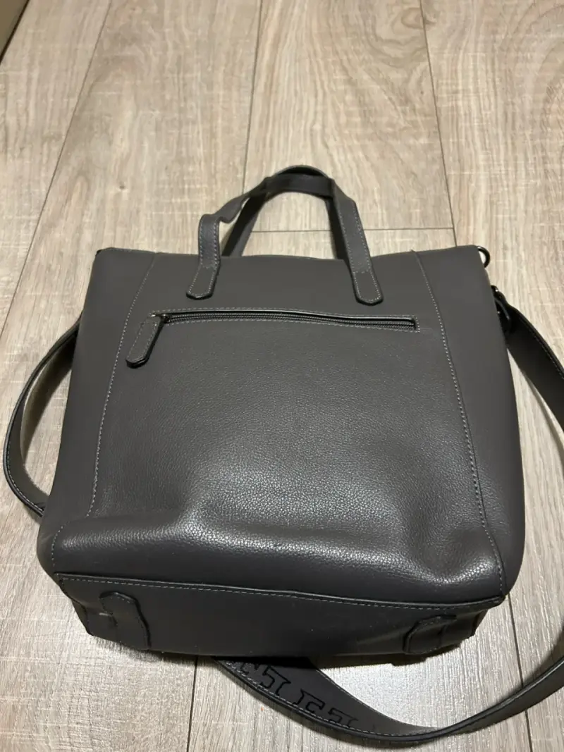 Tote de cuero gris con correa ajustable - 4