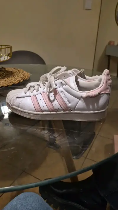 Zapatillas Adidas Superstar blancas con rosado - miniatura 2