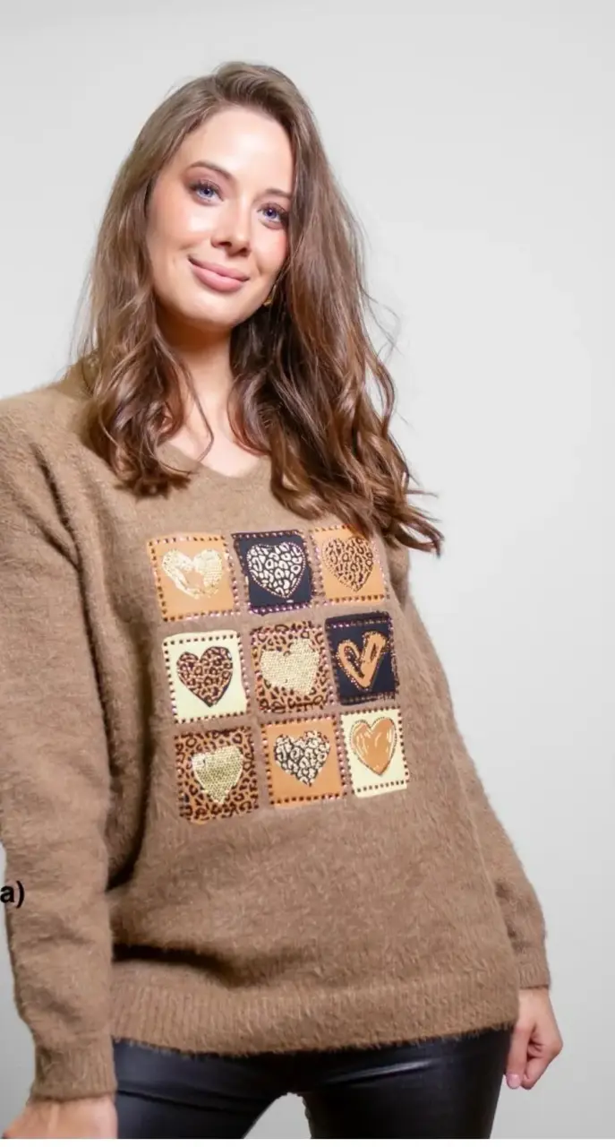 Suéter de mujer con diseño de corazones