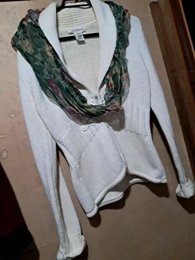 Cárdigan blanco con bufanda floral - miniatura 1