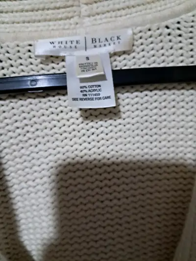 Cárdigan blanco con bufanda floral - miniatura 2