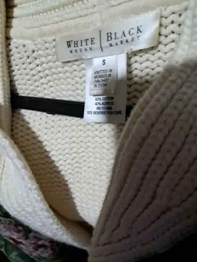 Cárdigan blanco con bufanda floral - miniatura 3