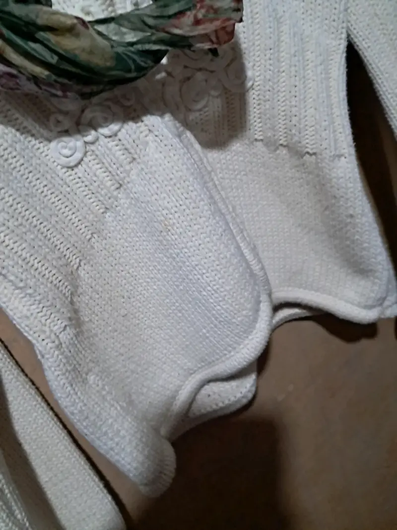 Cárdigan blanco con bufanda floral - 6