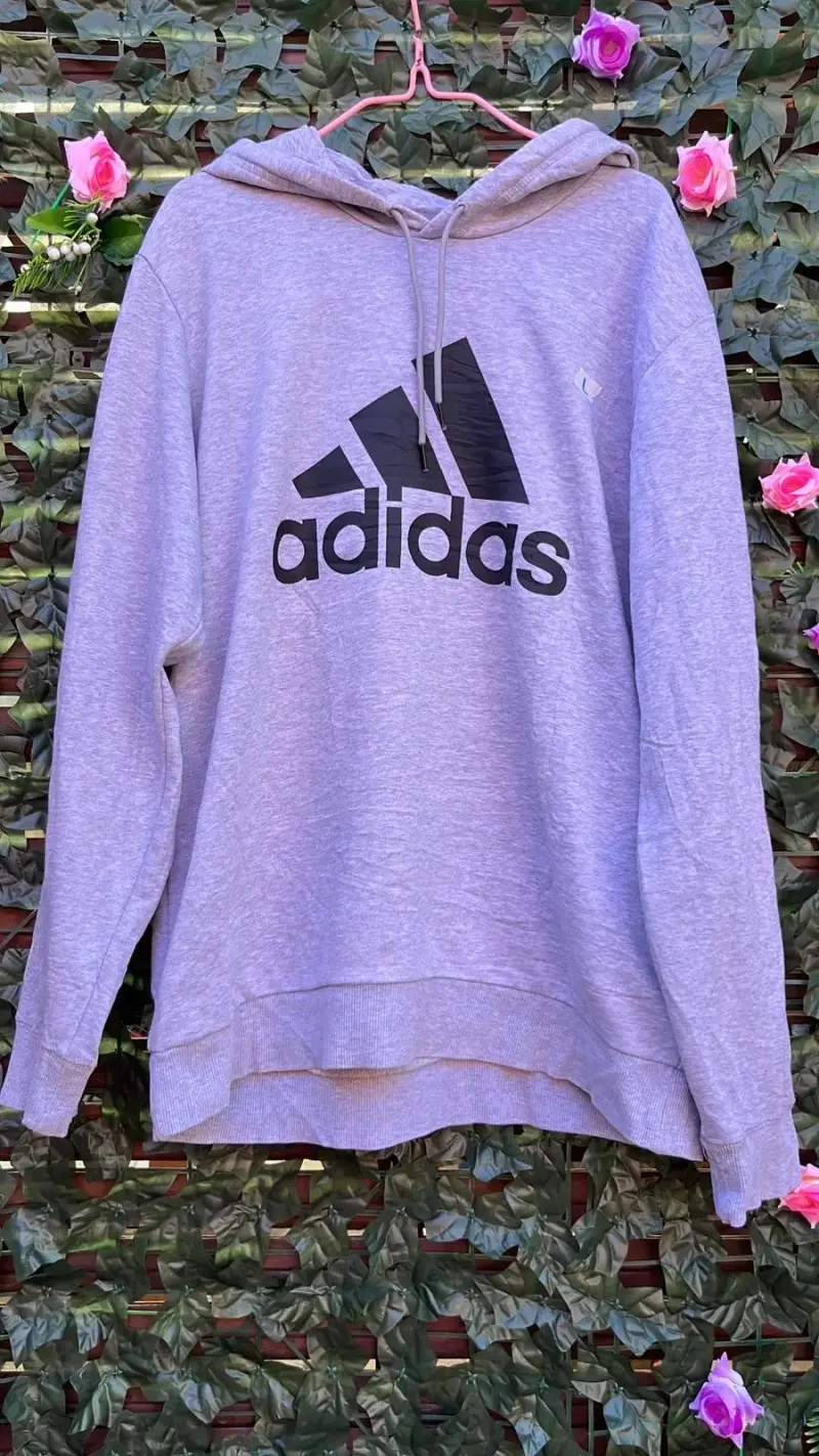 Polerón con capucha gris Adidas para hombre