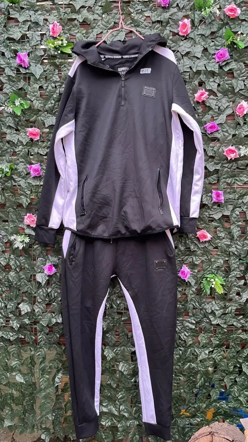 Conjunto deportivo negro y blanco unisex