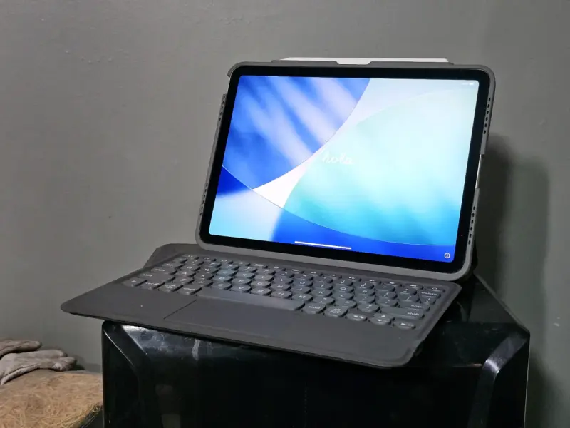 Ipad con teclado desmontable y funda protectora - 1