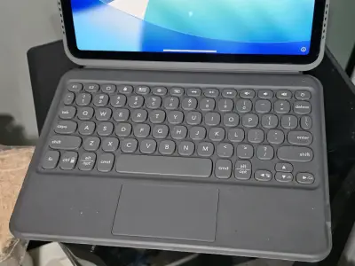Ipad con teclado desmontable y funda protectora - miniatura 4