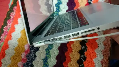 MacBook Pro - miniatura 2