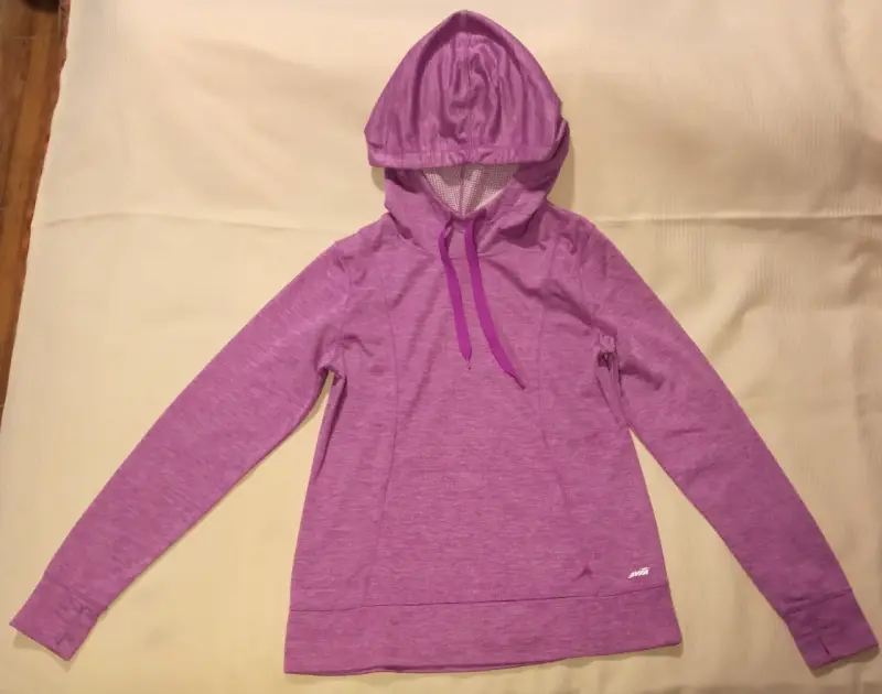 Polerón morado con capucha para mujer