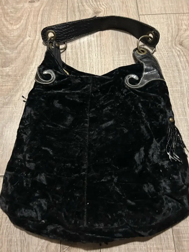 Bolso de mano negro con detalles de cuentas - 3