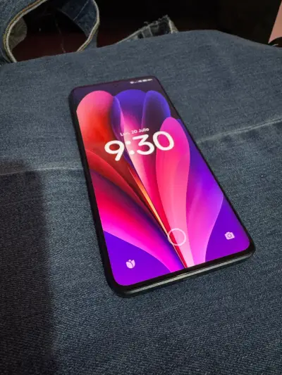 Smartphone Xiaomi Redmi con pantalla grande curva - miniatura 1