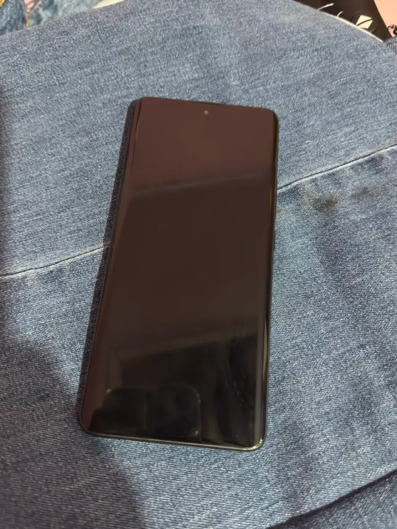 Smartphone Xiaomi Redmi con pantalla grande curva - 2