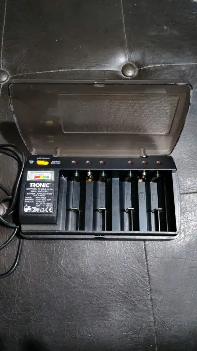 Cargador de pilas Tronic universal Ni-Cd y Ni-MH - miniatura 1