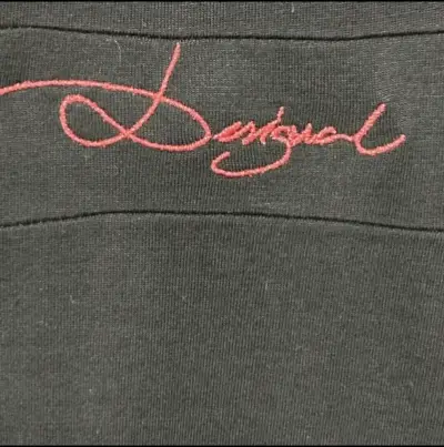 Vestido negro. con diseño floral y mangas largas - miniatura 3