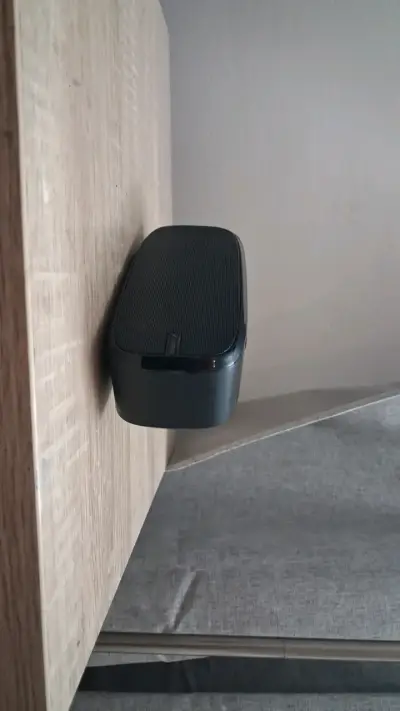 Parlante portátil Bluetooth negro - miniatura 2