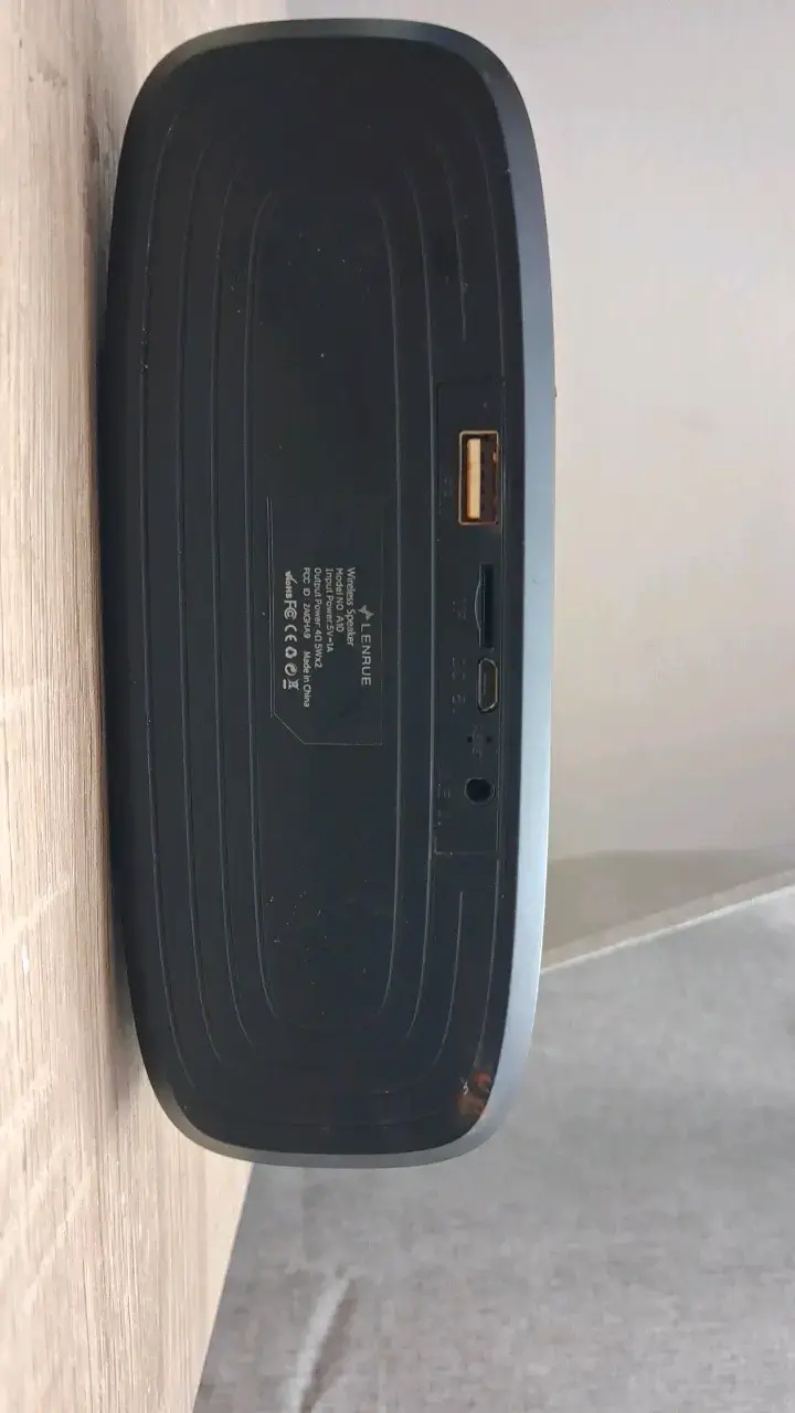 Parlante portátil Bluetooth negro - 4