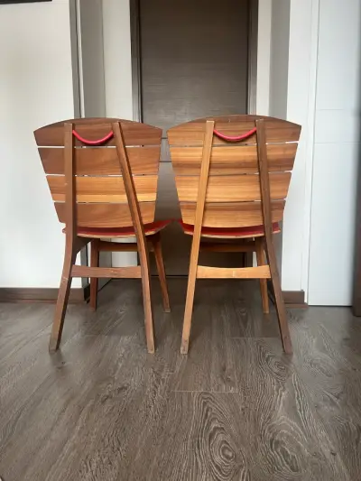 Sillas de madera con respaldo rojo - miniatura 2