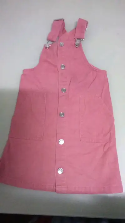 Vestido jumper de mezclilla rosado para niña - miniatura 1