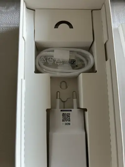 Samsung Galaxy A20s en caja original - miniatura 3