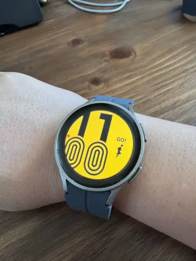Samsung Galaxy Watch5 Pro – Excelente estado - miniatura 1