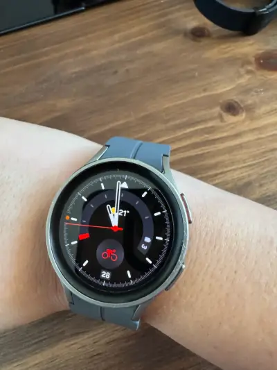 Samsung Galaxy Watch5 Pro – Excelente estado - miniatura 3