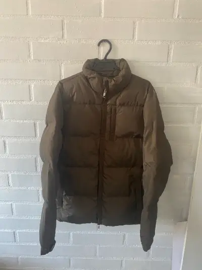 Chaqueta acolchada verde oliva para invierno - miniatura 1