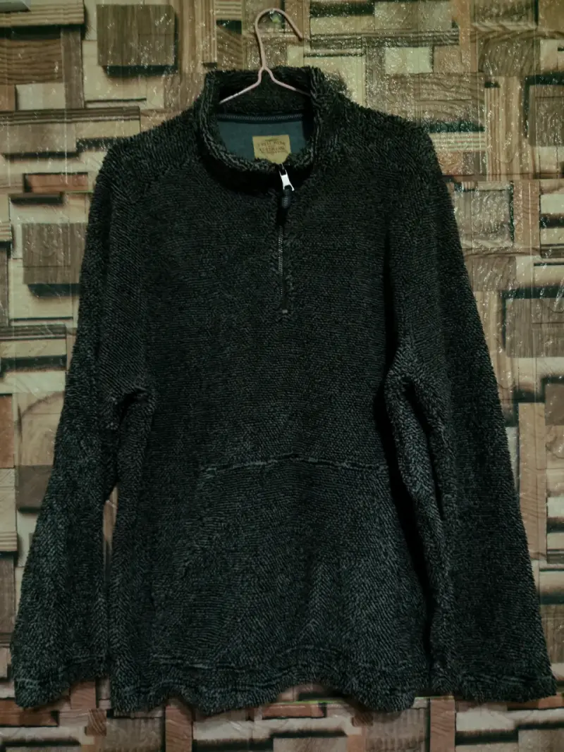 Suéter de polar negro con cierre para hombre