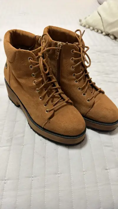 Botines de mujer color camel con plataforma - miniatura 1