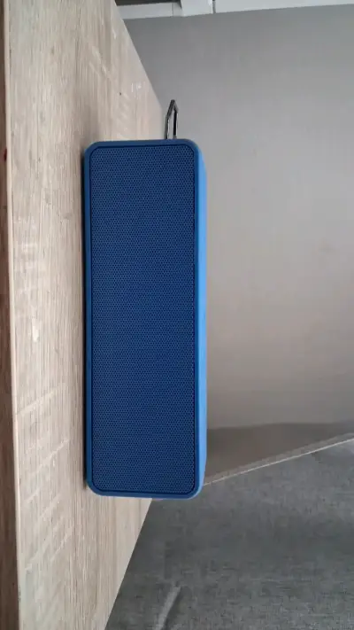 Parlante Bluetooth portátil azul - miniatura 1