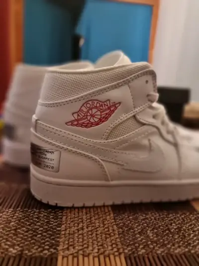 Zapatillas Air Jordan Blancas de Cuero - miniatura 1