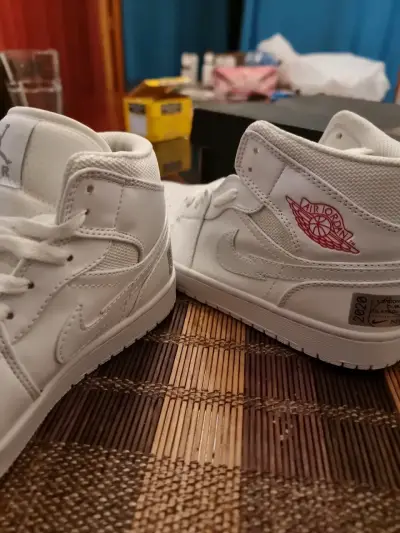 Zapatillas Air Jordan Blancas de Cuero - miniatura 2
