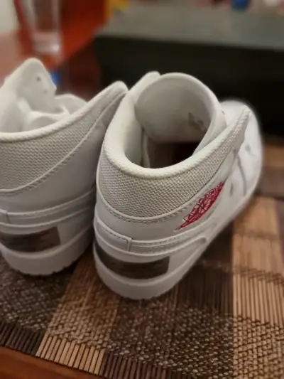 Zapatillas Air Jordan Blancas de Cuero - miniatura 3