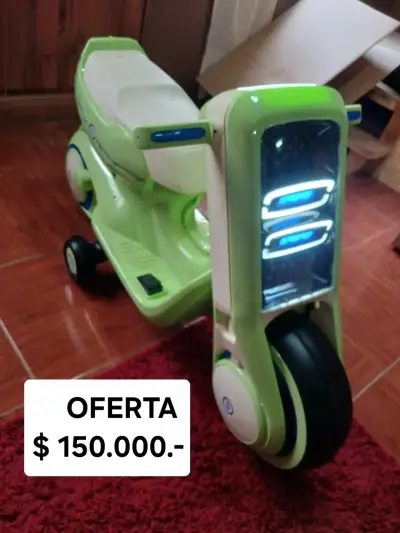 Scooter eléctrica infantil verde con luces LED - miniatura 1