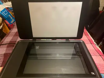Impresora multifuncional HP DeskJet 4535 - miniatura 2