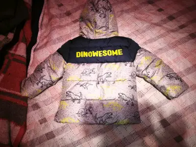 Chaqueta de invierno para niño con capucha - miniatura 3