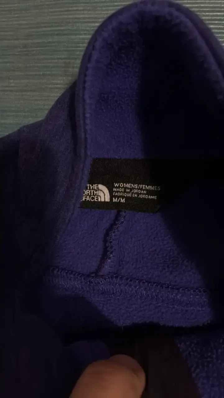 Chaqueta the North face morada con detalles negros - 3