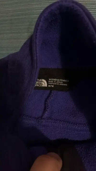Chaqueta the North face morada con detalles negros - miniatura 3
