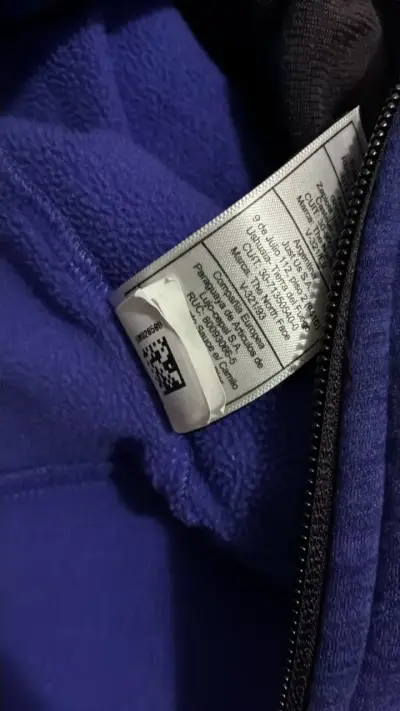 Chaqueta the North face morada con detalles negros - miniatura 4