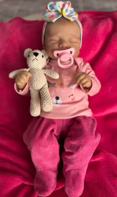 Muñeca Reborn Realista con Ropa y Accesorios - miniatura 2